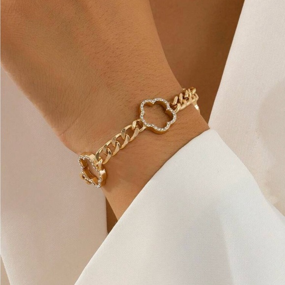 Rhinestone Clover Gold tone chain bracelet - Picture 3 of 4